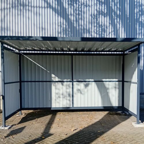 Fietsoverkapping Leipzig – Budgetvriendelijk & Schakelbaar 111 Het bewijs dat goedkoop absoluut geen duurkoop is. Onze fietsoverkapping model Leipzig. Onbeperkt schakelbaar en in diverse ral kleren leverbaar.